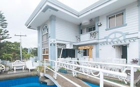 Reddoorz Premium At The Grand Peninsula Suites